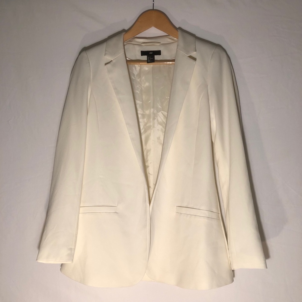 WHITE BLAZER